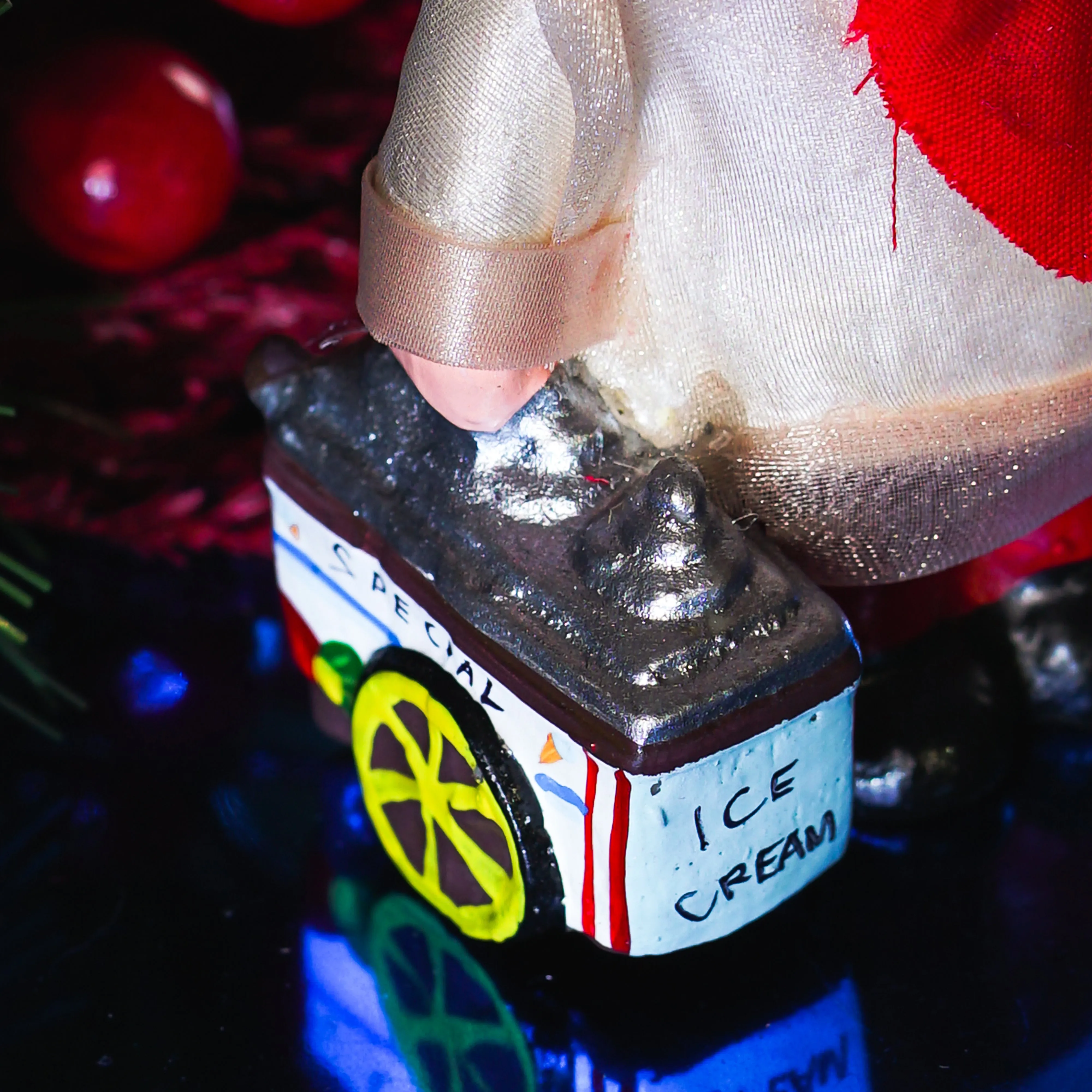 Mini Filipino Santa Claus - Sorbetero